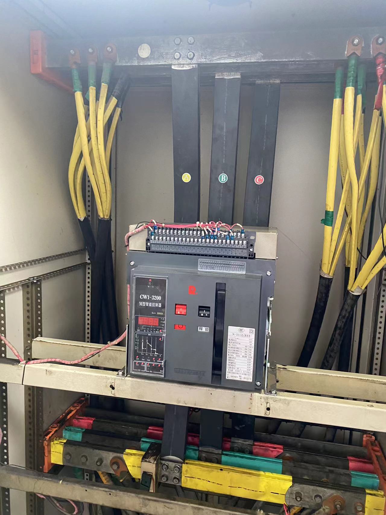 常熟開關(guān)CW1-3200替換天水二一三電器GSW1-3200A斷路器